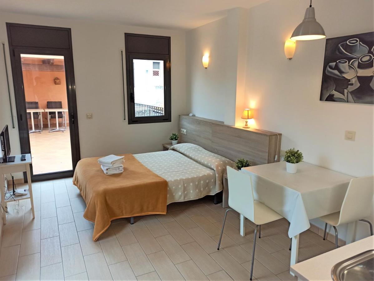 Apartaments Fonda Comerc 托罗埃利亚-德蒙特格里 外观 照片